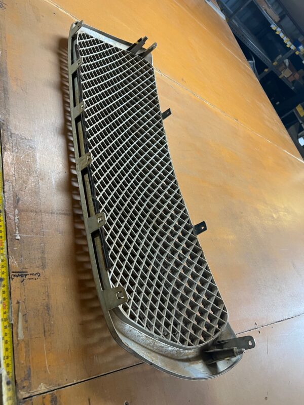 Landcruiser 200 series Grill. Brand new. $50 - Image 3